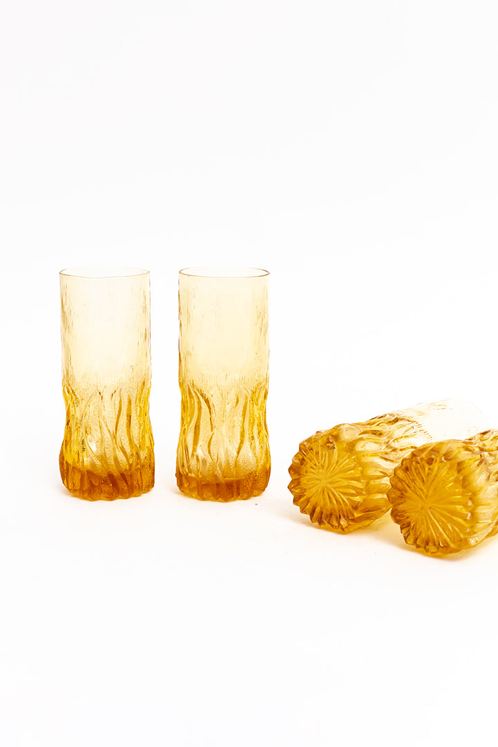 Jaren 70 longdrink glazen amberkleurig met schors reliëf - set van 4