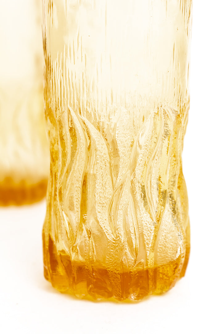 Jaren 70 longdrink glazen amberkleurig met schors reliëf - set van 4