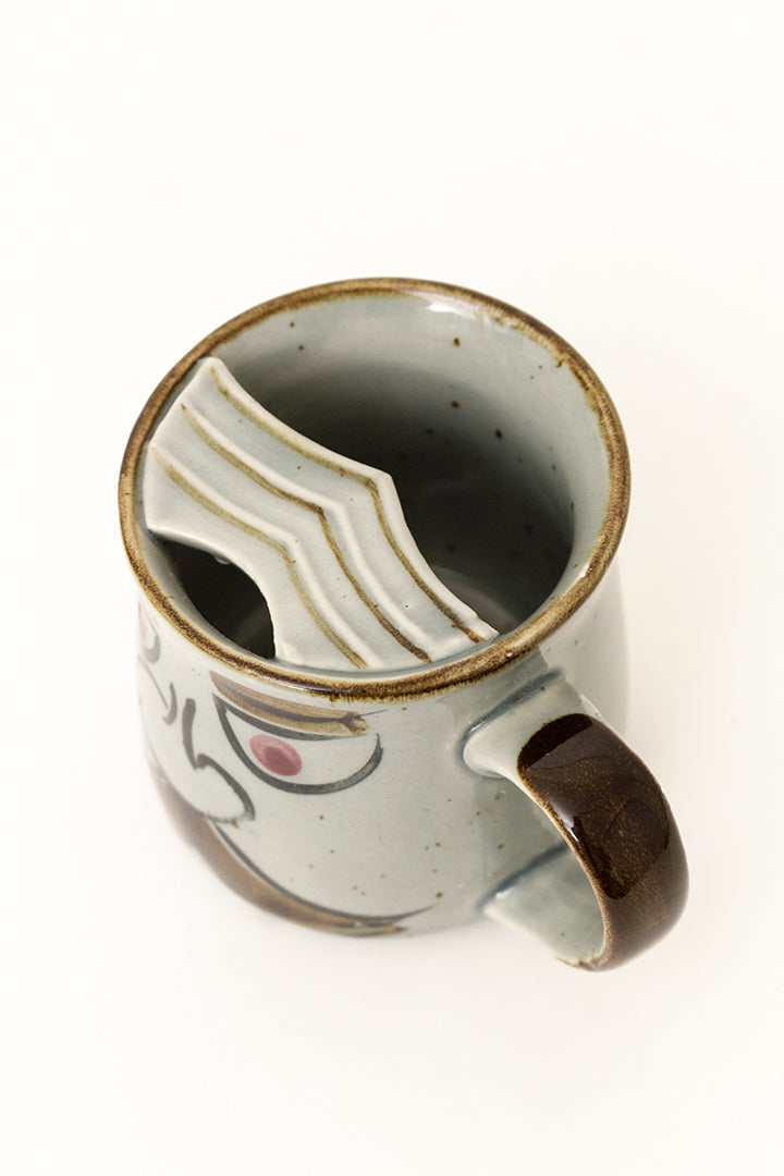 Jaren 70 vintage snorrenmok met snorbeschermer