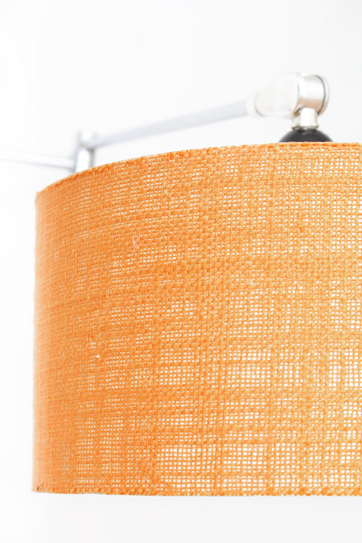 Jaren 70 wandlamp met oranje kap en palissander-look wandbevestiging