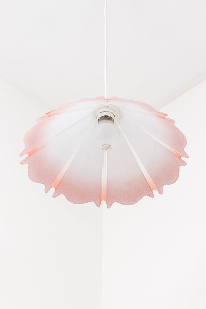 Jaren 90 hanglamp van ‘geplooid’ glas lichtroze