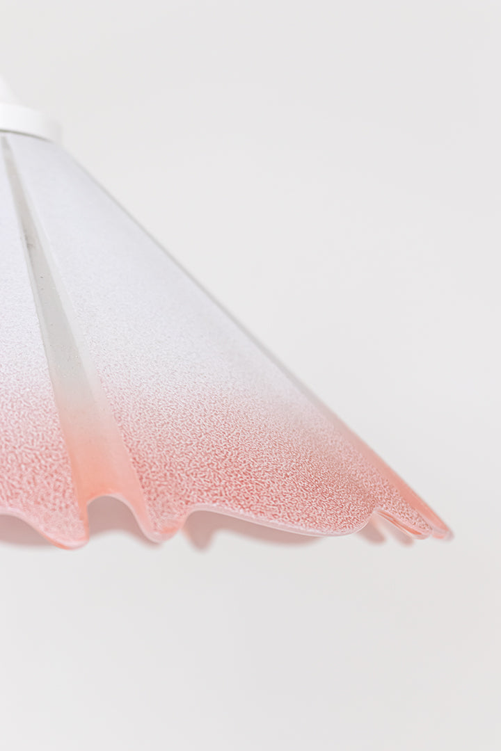 Jaren 90 hanglamp van ‘geplooid’ glas lichtroze