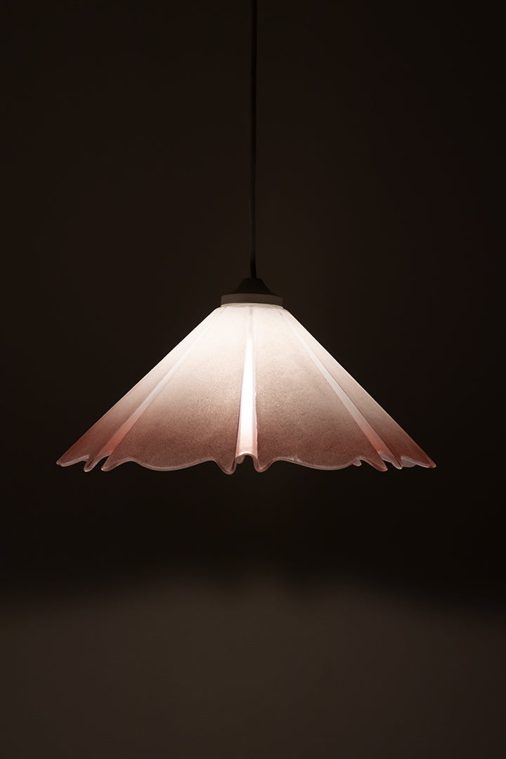 Jaren 90 hanglamp van ‘geplooid’ glas lichtroze