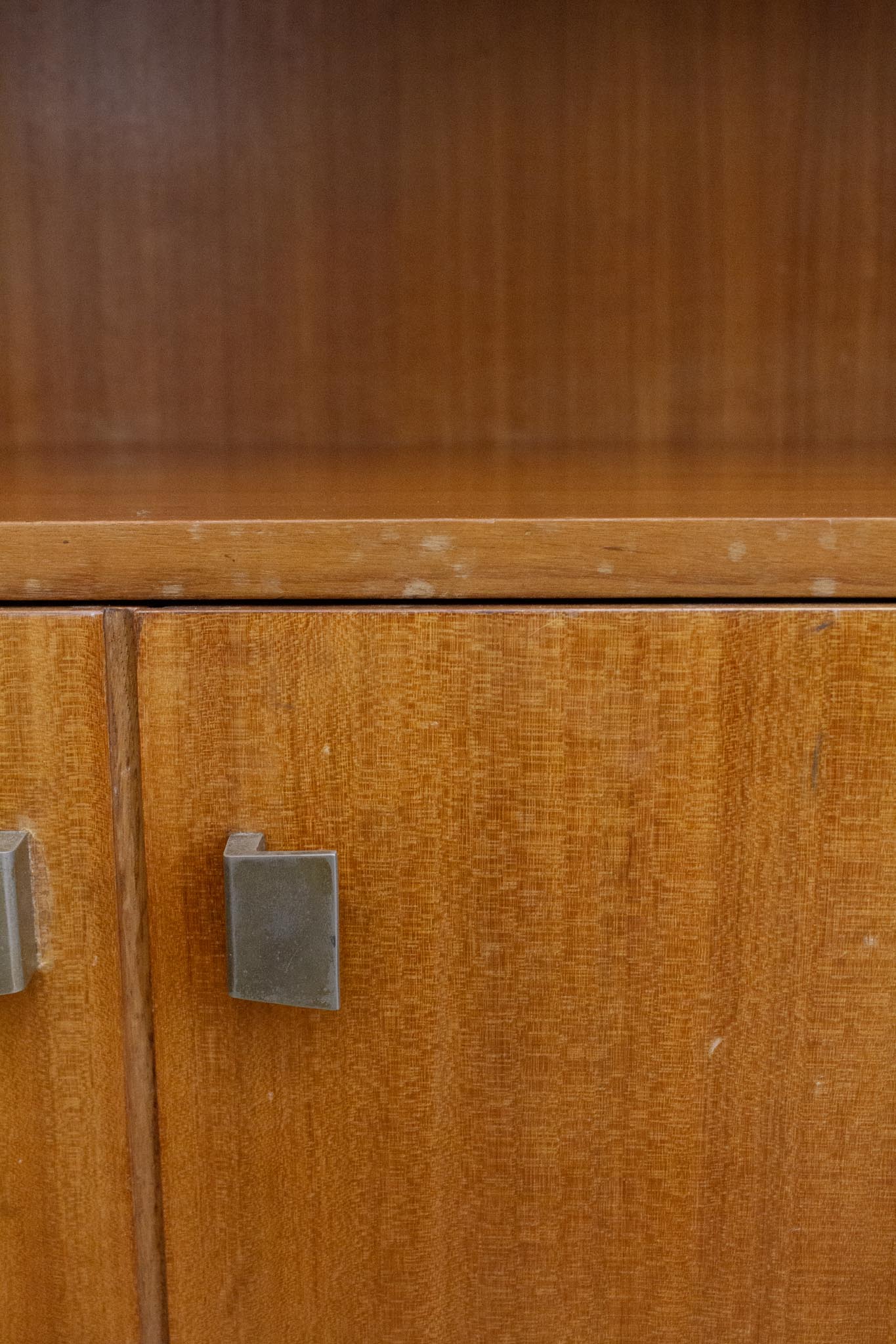 Jaren 50 buffetkast met blauwe en glazen schuifdeur