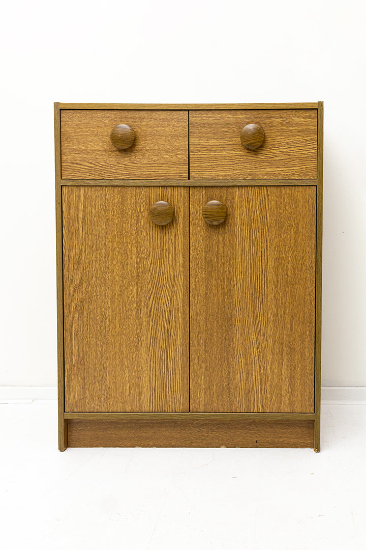Kastje jaren 70 houtfineer met ronde knopjes