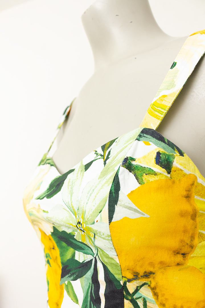 Katoenen zomerjurk geel/groen met tropische bloemen- en fruitprint