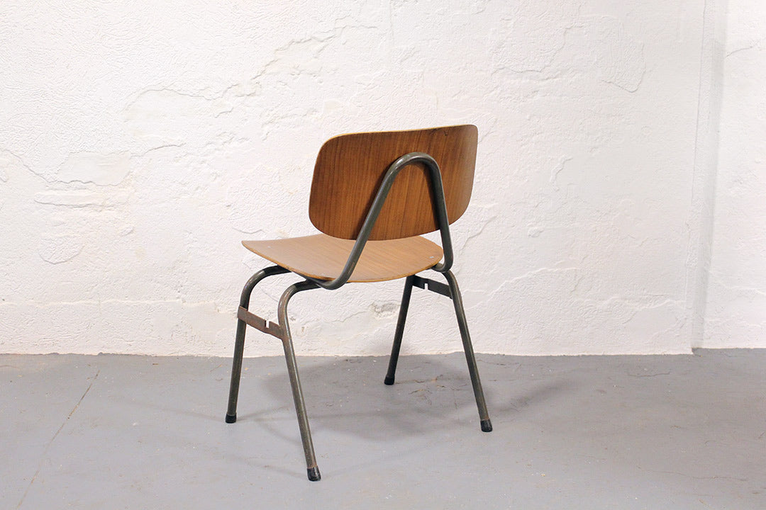 Kho Liang Ie schoolstoelen jaren 50