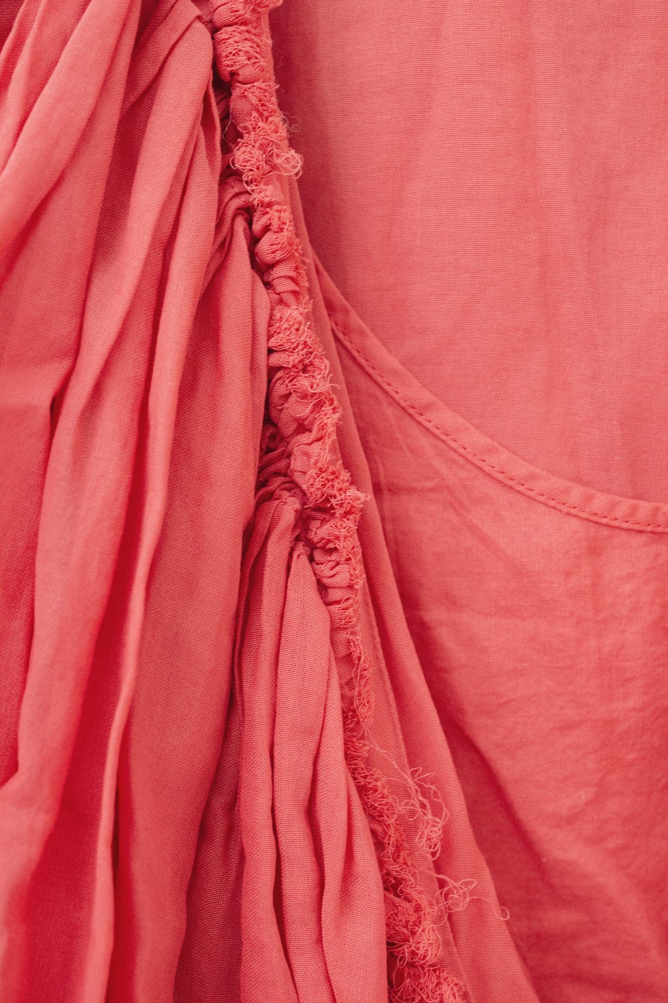 Koraalrode katoenen Dries van Noten SS04 overslagtop met rushing