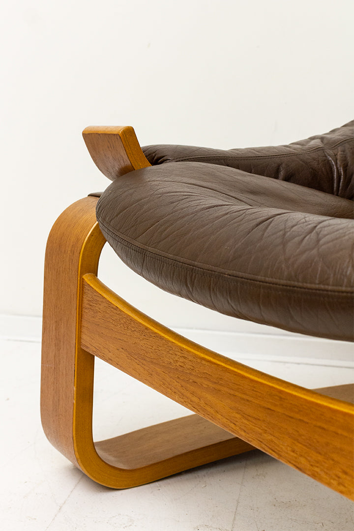 Kroken Ake Fribytter vintage fauteuil met bruine leren bekleding jaren 70
