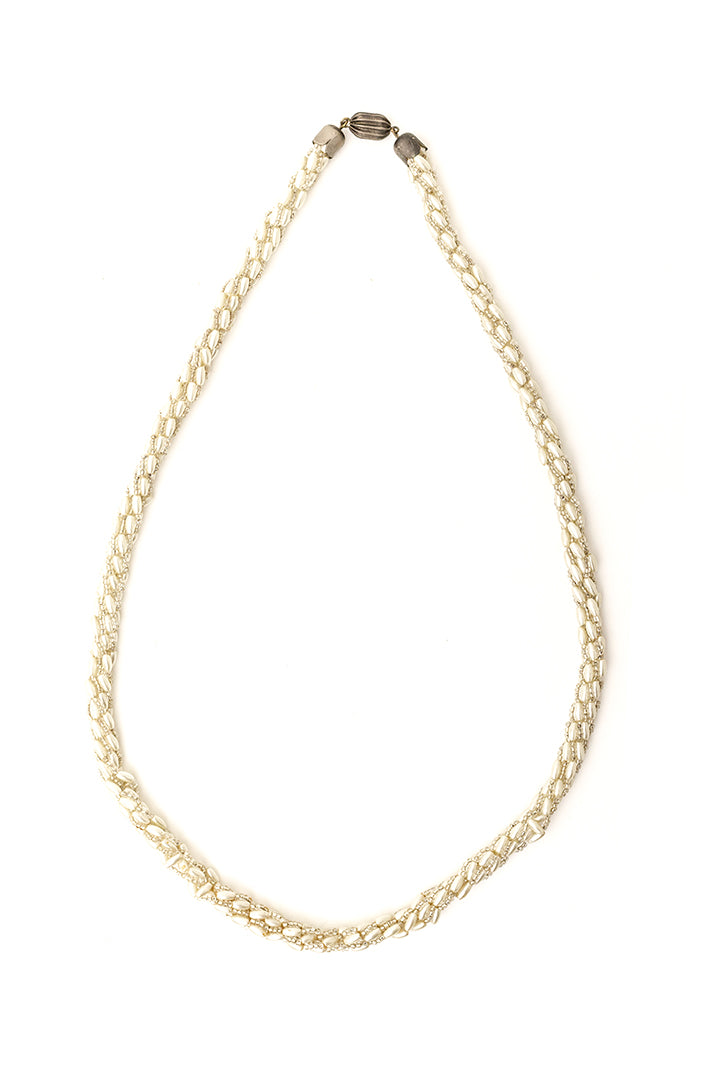 Lange vintage ketting met witte parels en kralen
