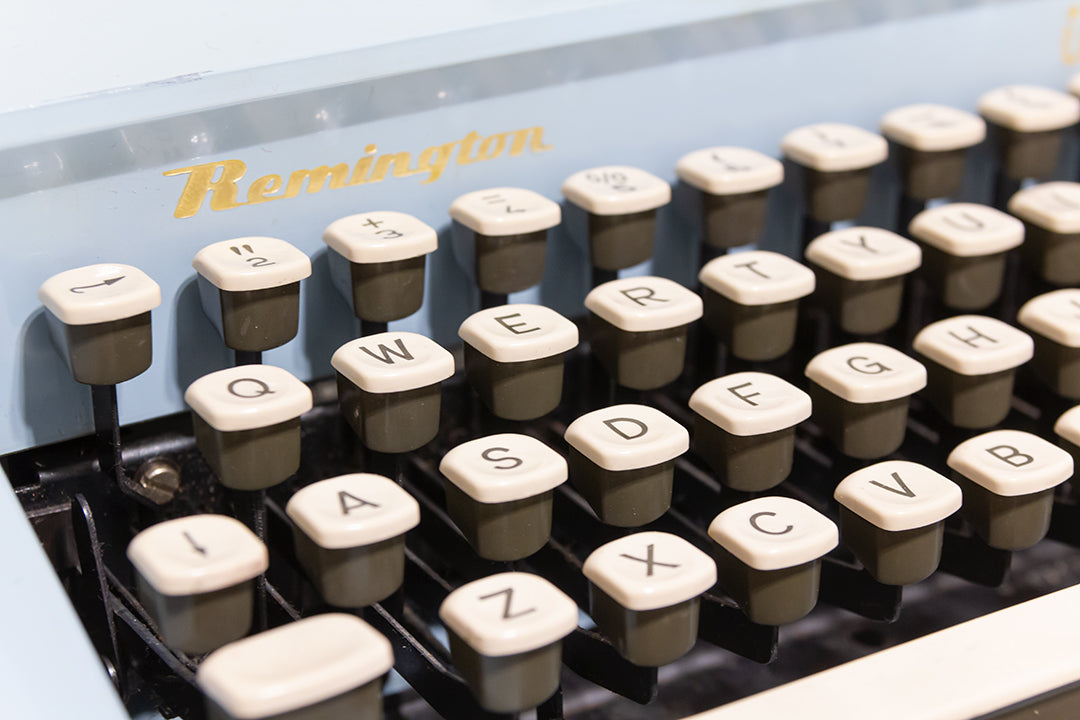 Lichtblauwe typemachine Sperry Remington Idool jaren 60