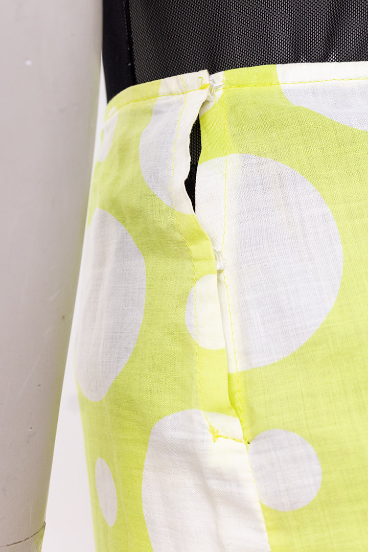 Limoengroene vintage kokerrok met witte polkadots