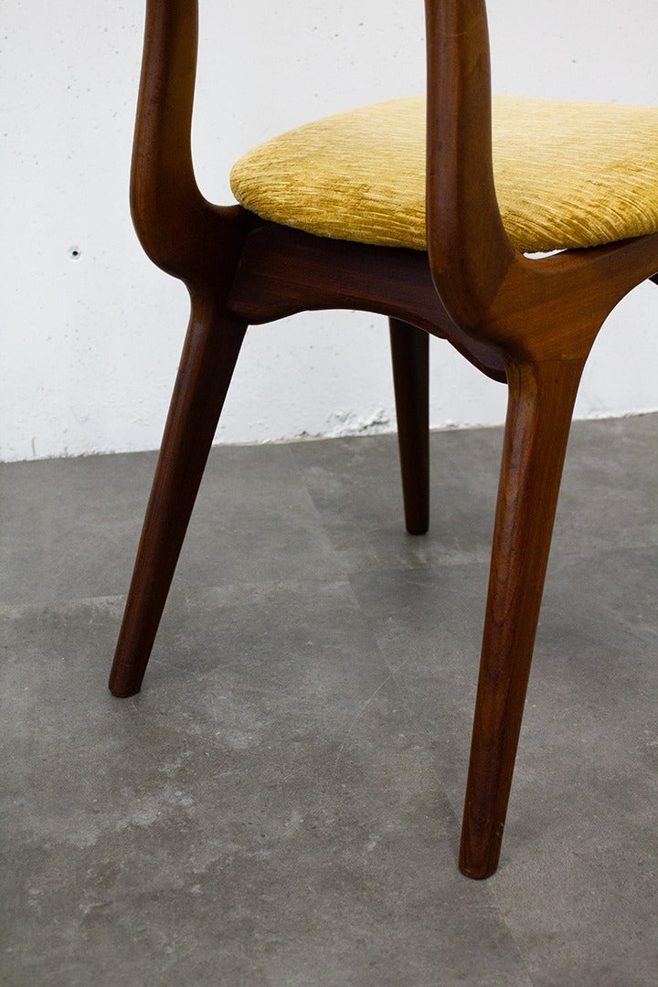 Louis van Teeffelen stoel met gele bekleding