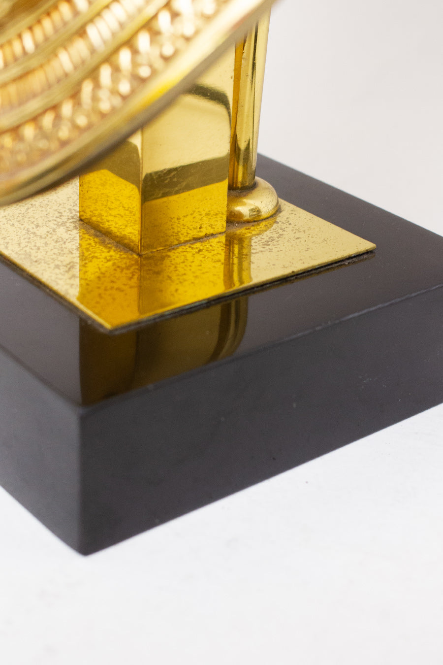  Lusterie DeKnudt Farao 70s tafellamp verguld Noir de Mazy