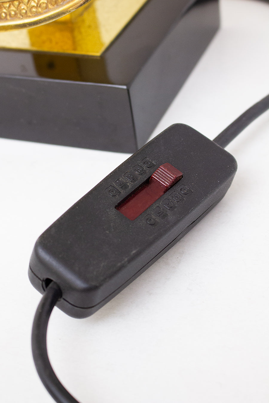  Lusterie DeKnudt Farao 70s tafellamp verguld Noir de Mazy