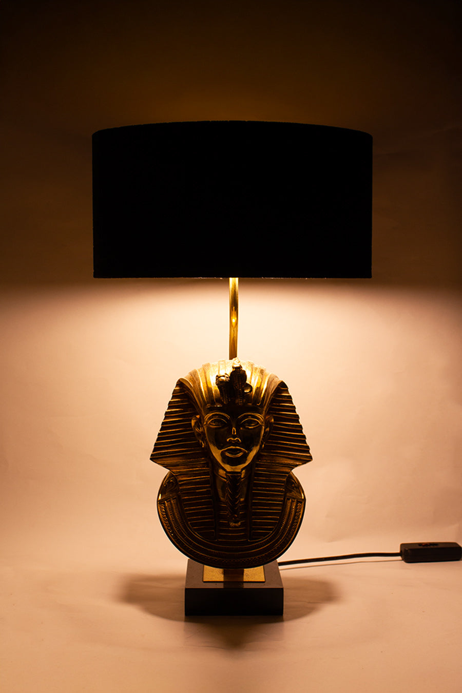  Lusterie DeKnudt Farao 70s tafellamp verguld Noir de Mazy