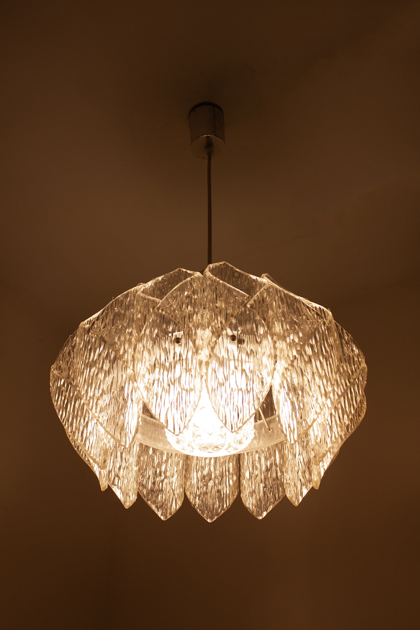 70’s ME Marbach Leuchten ‘ijsglas’ acryl hanglamp met verchroomde ophanging