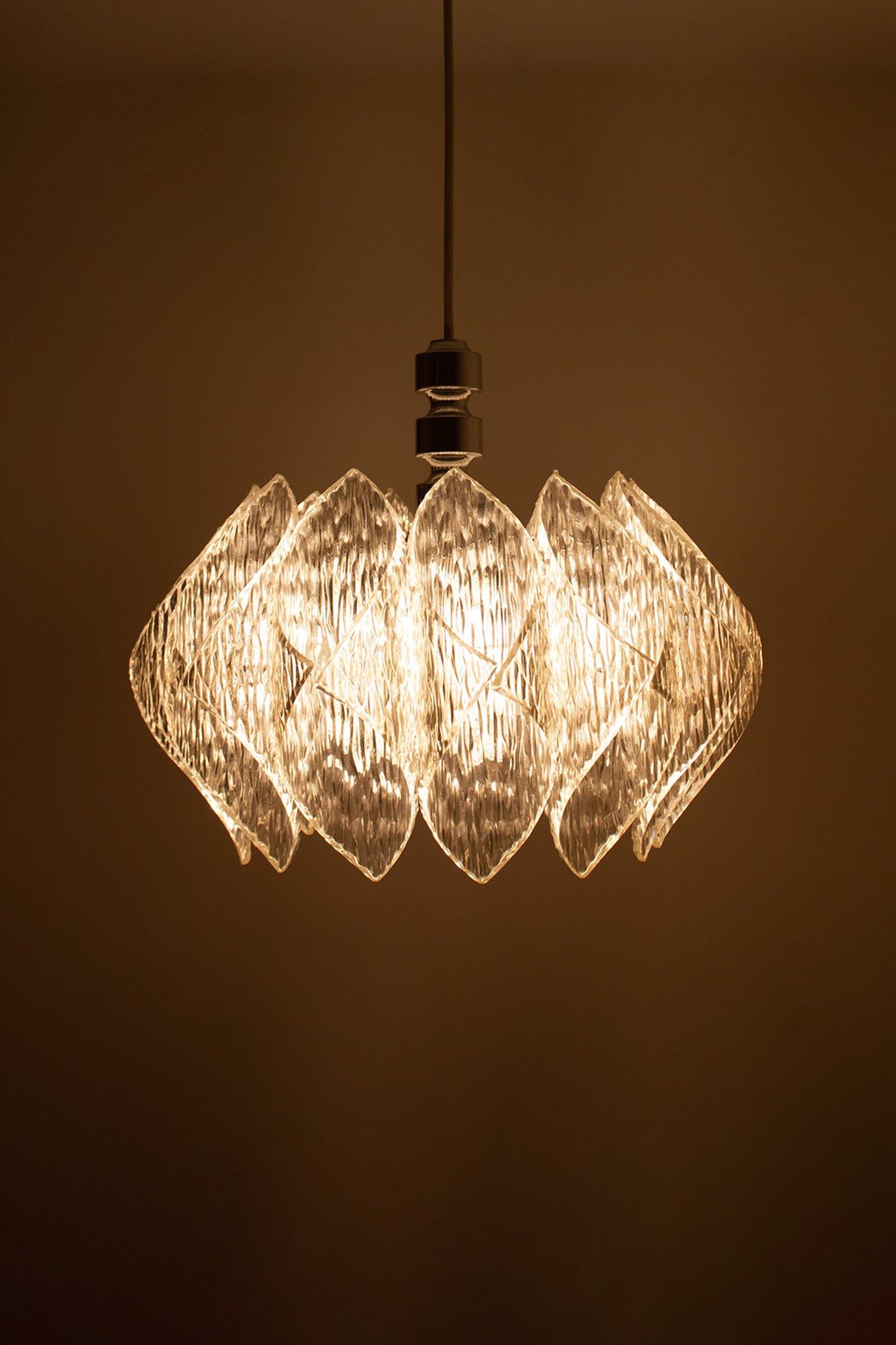 70’s ME Marbach Leuchten ‘ijsglas’ acryl hanglamp met verchroomde ophanging