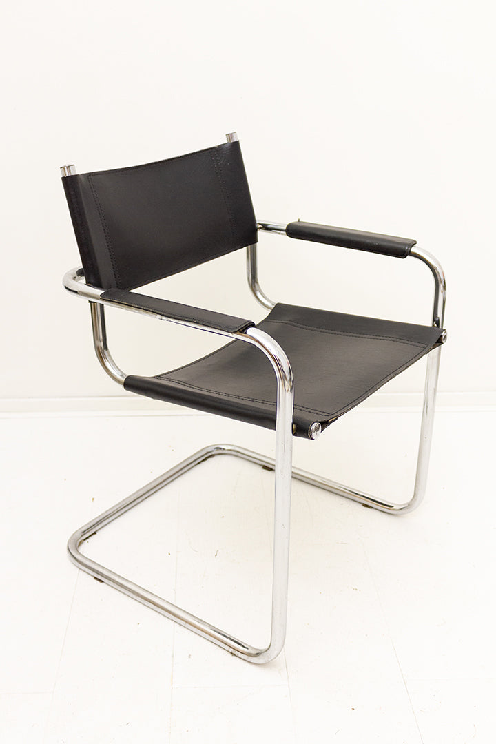 MG5 stoel Marcel Breuer x Matteo Grassi replica met buizenframe en zwarte skai-leer bekleding