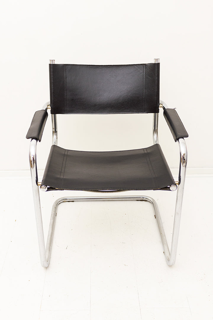 MG5 stoel Marcel Breuer x Matteo Grassi replica met buizenframe en zwarte skai-leer bekleding