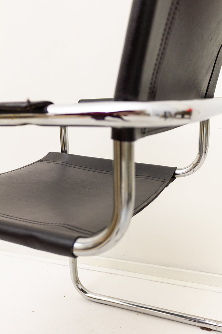 MG5 stoel Marcel Breuer x Matteo Grassi replica met buizenframe en zwarte skai-leer bekleding
