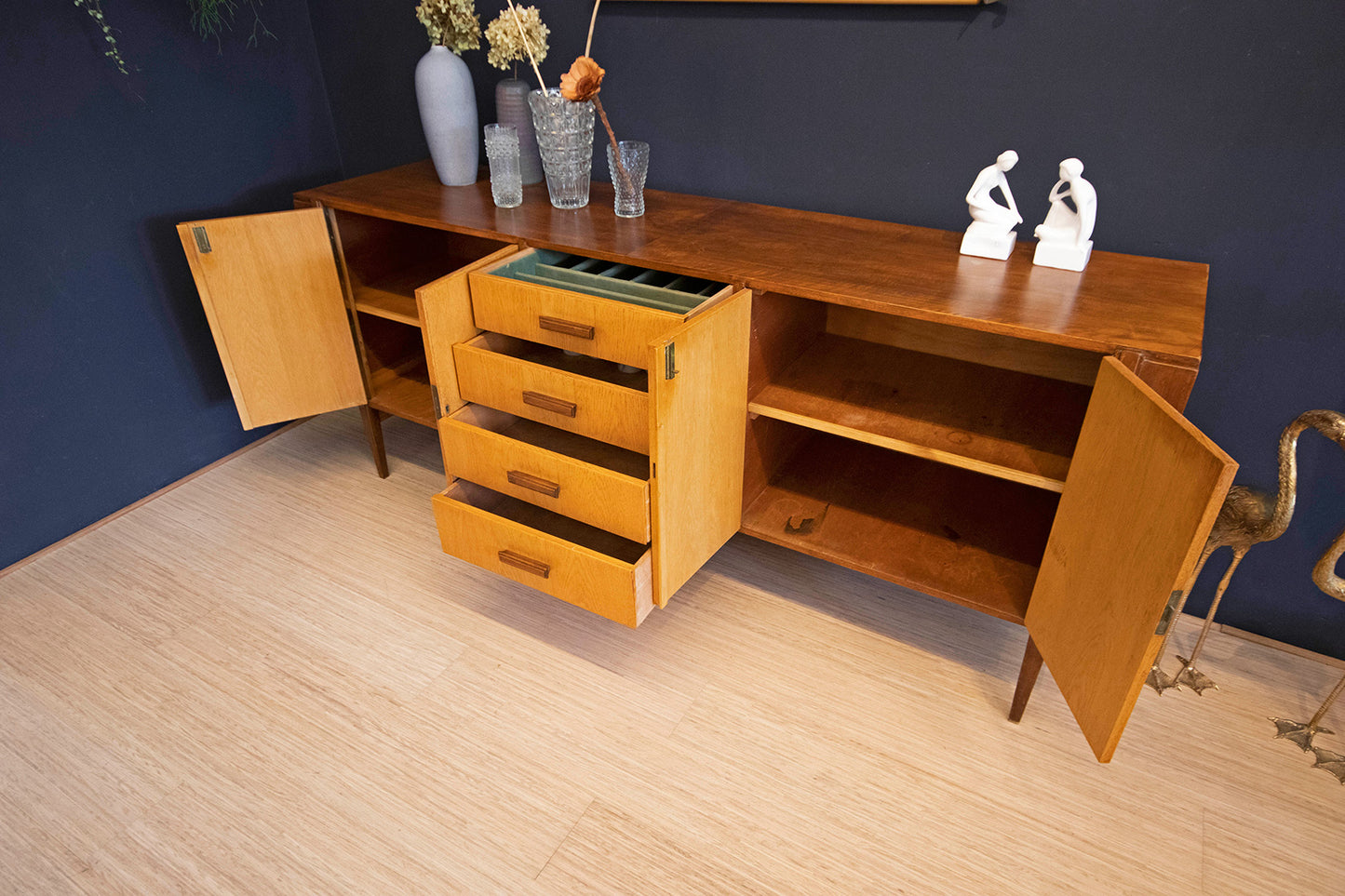 Mahonie Eikenfineer vintage dressoir met 4 lades en deurtjes