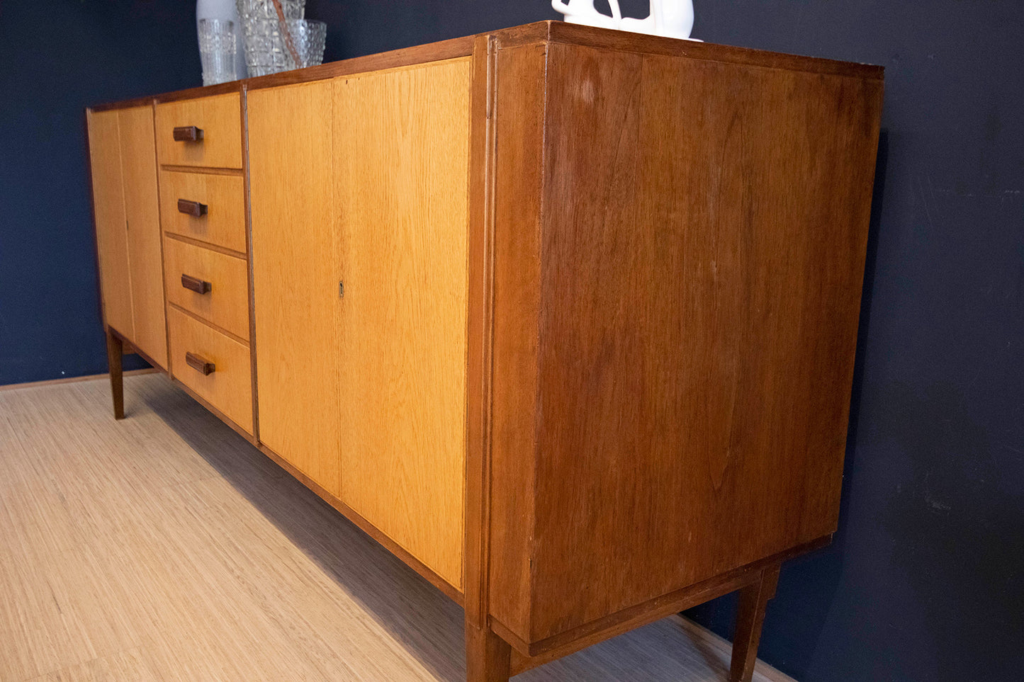 Mahonie Eikenfineer vintage dressoir met 4 lades en deurtjes