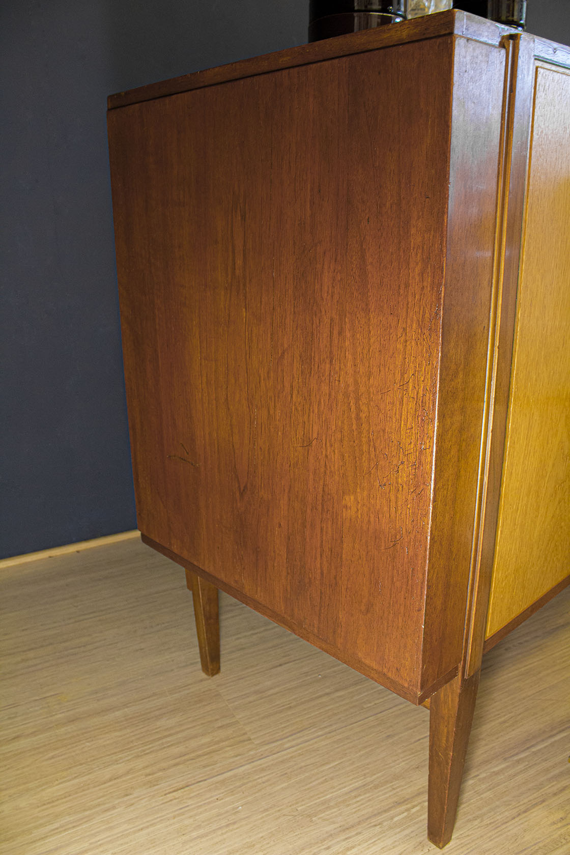 Mahonie Eikenfineer vintage dressoir met 4 lades en deurtjes