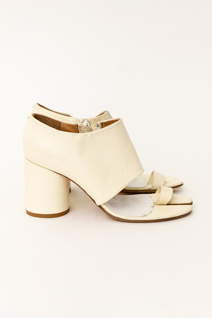 Maison Martin Margiela Tabi sandalen crèmekleurig met hak (opknap-project)