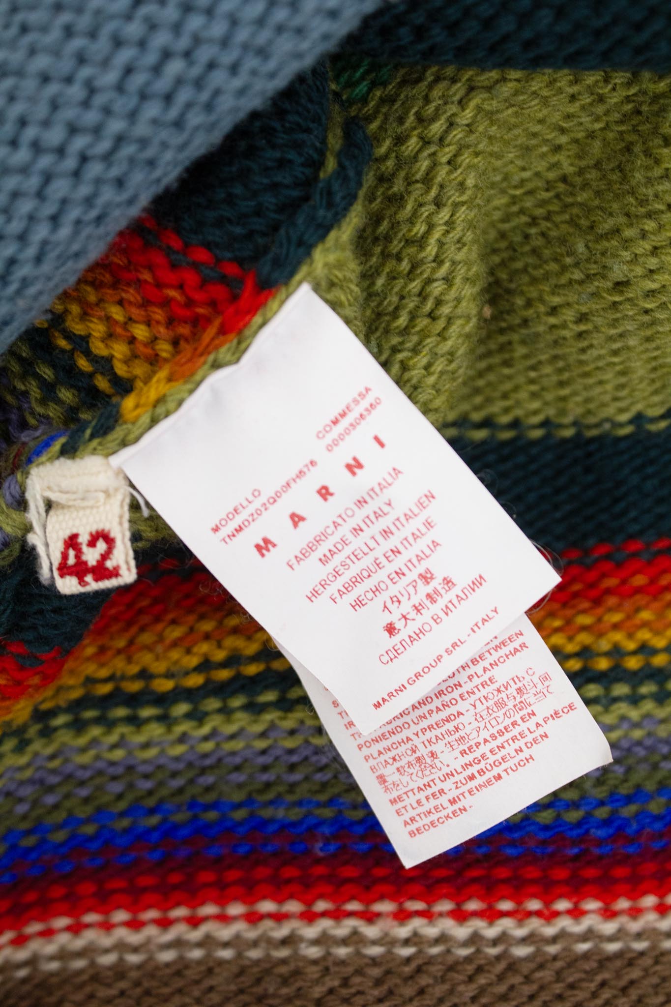 Marni gebreide wollen sweater jurk met gekleurde strepen en verschillende lengtes