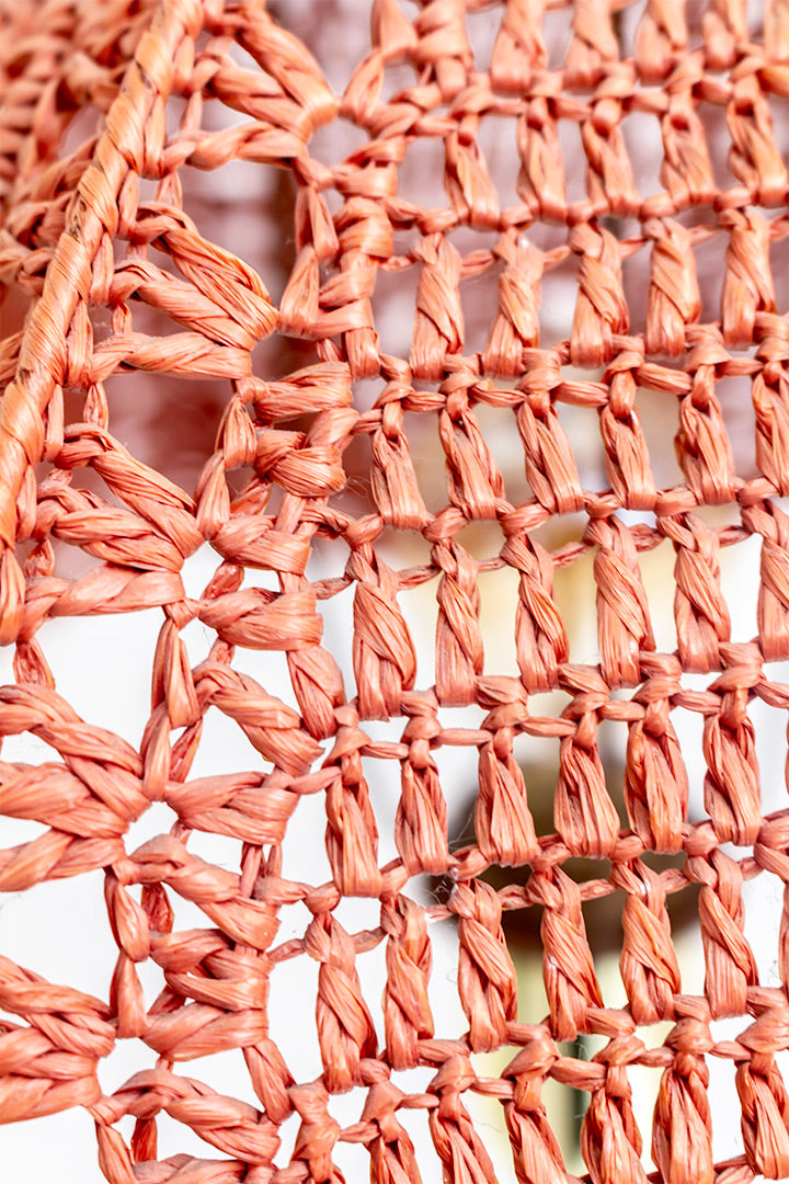Messing vloerlamp met terracotta macramé kap uit de jaren 70