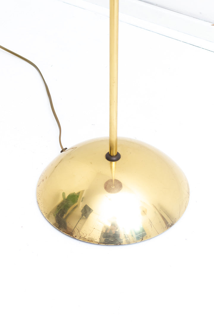 Messing vloerlamp met terracotta macramé kap uit de jaren 70