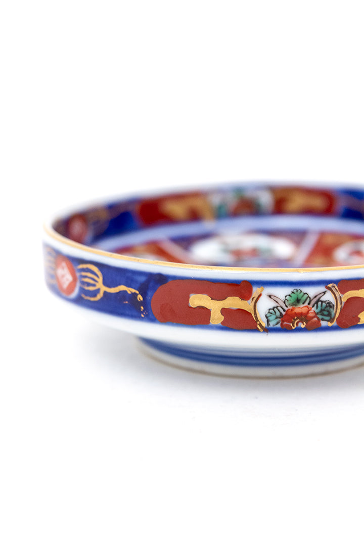 Met de hand geschilderde Japanse bowl met opstaande rand Gold Imari porselein