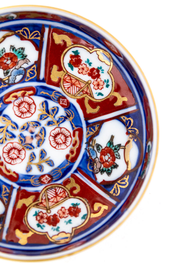 Met de hand geschilderde Japanse bowl met opstaande rand Gold Imari porselein