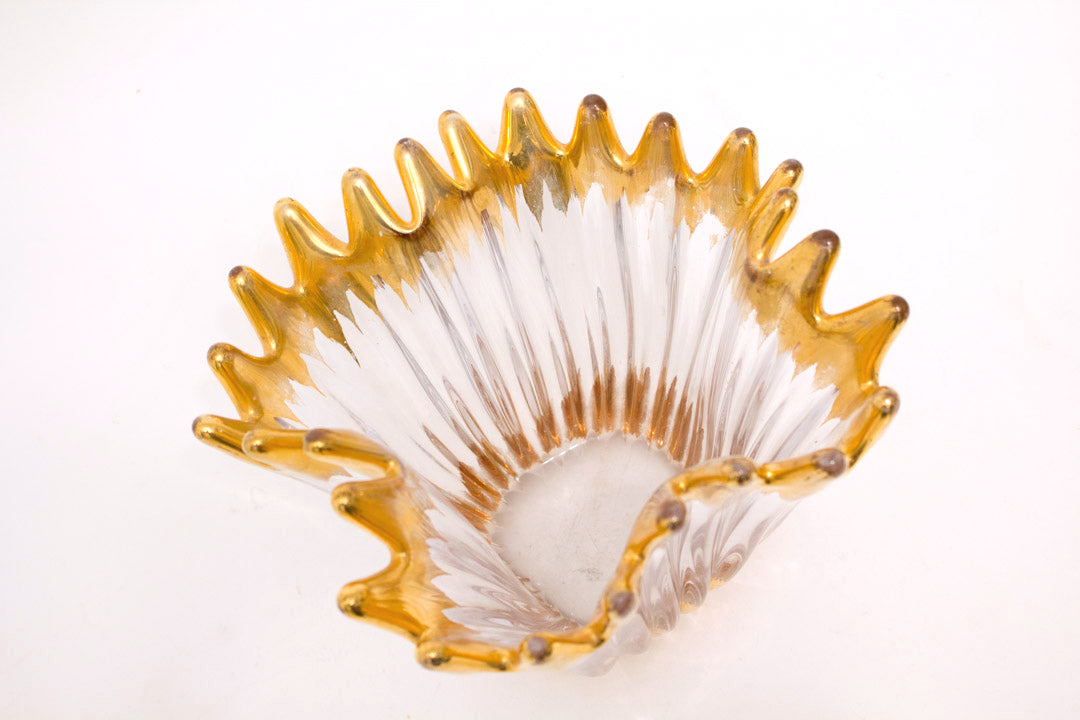 Mid-century golvende kristallen schaal met vergulde toppen Bayel Cristallerie