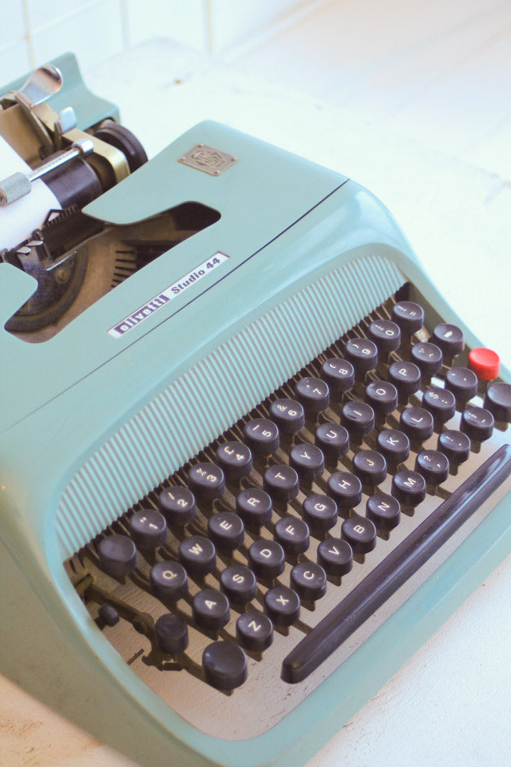 Mintgroene Olivetti-Studio 44 jaren 50 typemachine