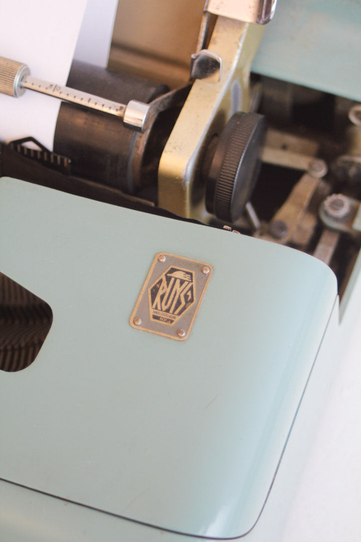 Mintgroene Olivetti-Studio 44 jaren 50 typemachine