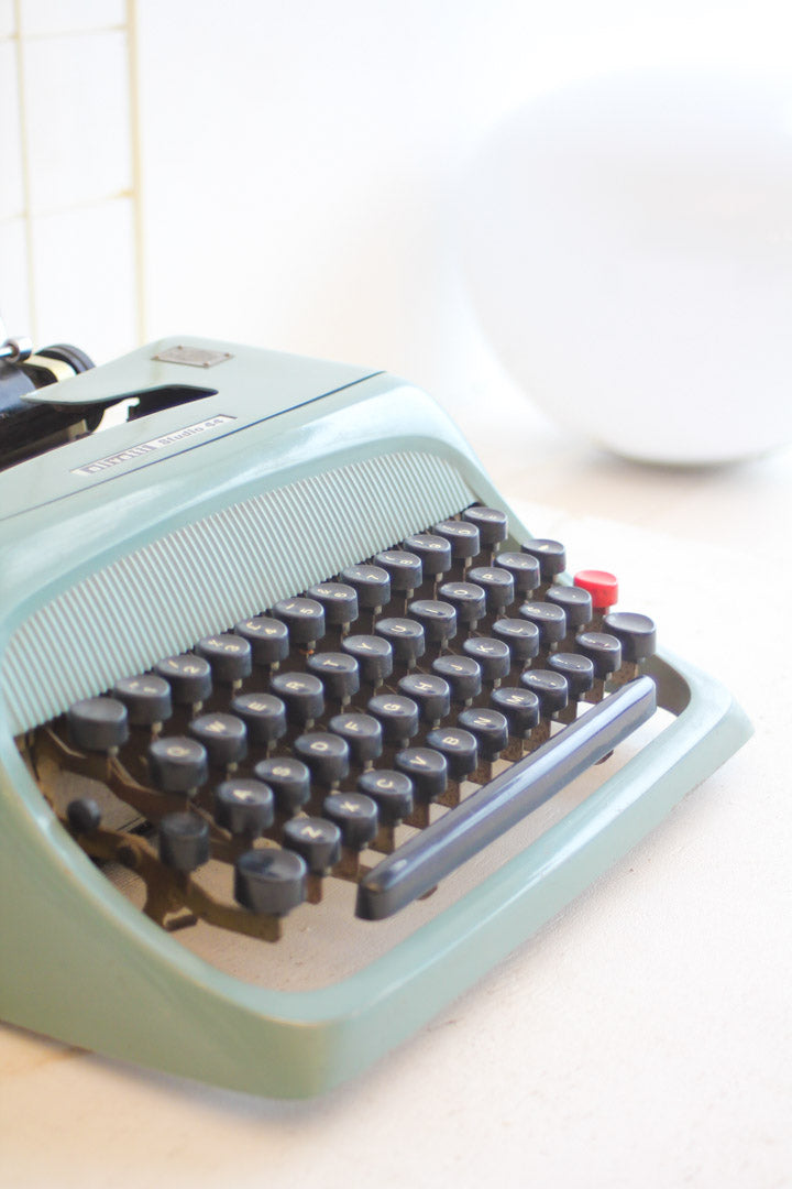 Mintgroene Olivetti-Studio 44 jaren 50 typemachine