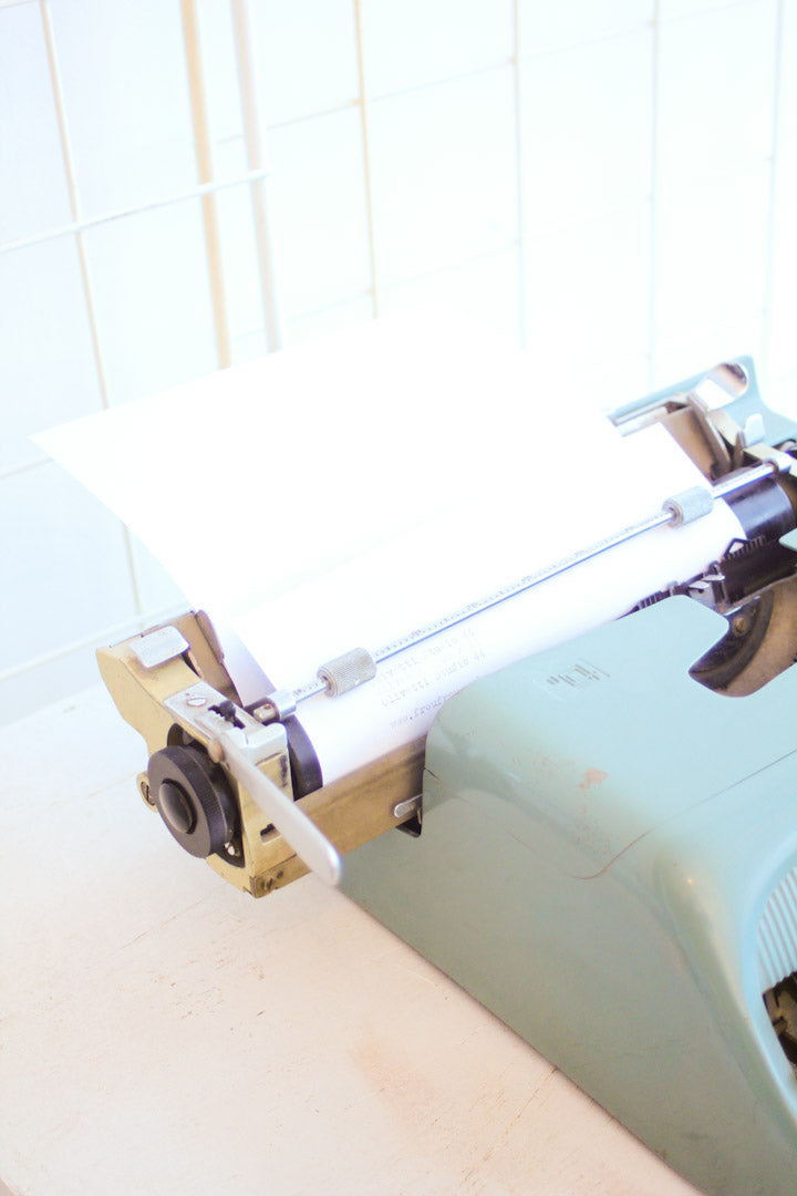 Mintgroene Olivetti-Studio 44 jaren 50 typemachine