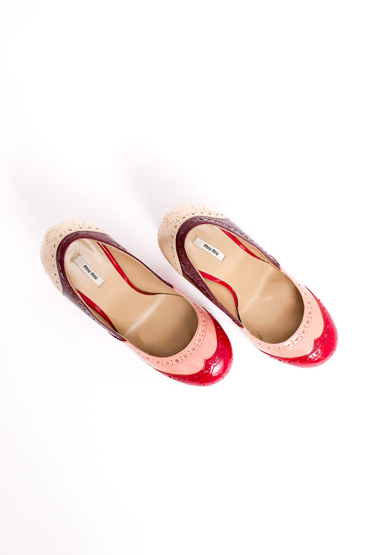 Miu Miu spectator pumps van lakleer