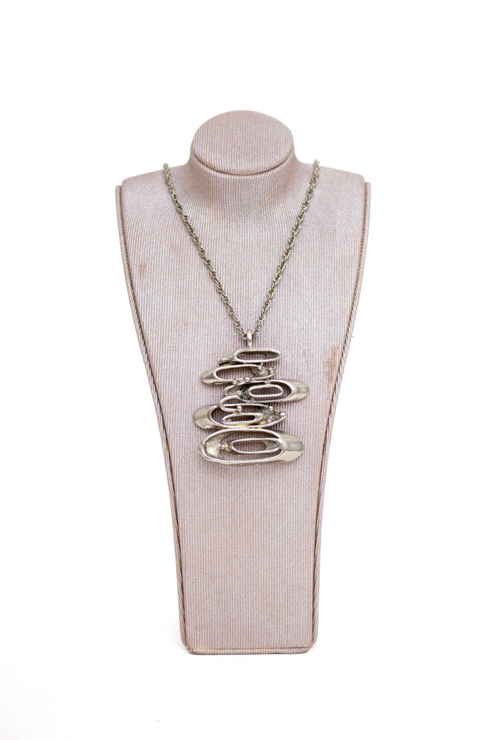 Jaren 70 modernistisch ketting met abstracte ovale hanger