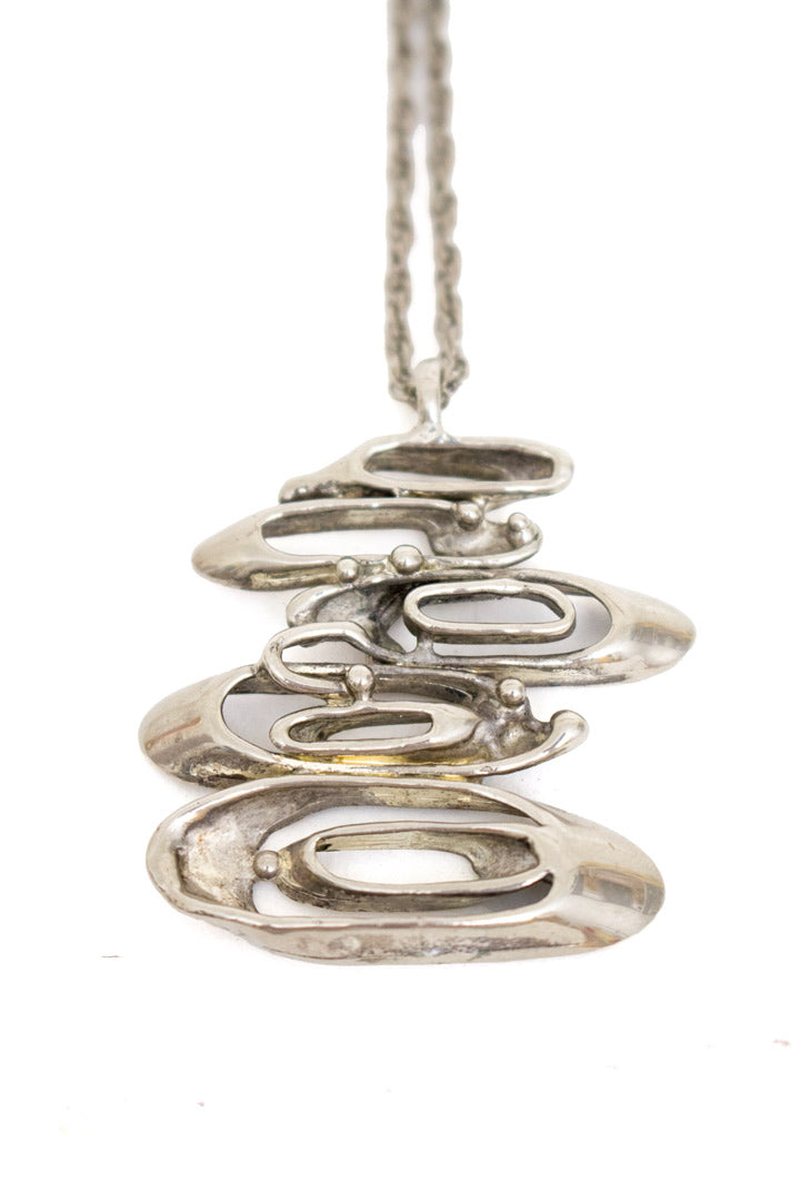 Jaren 70 modernistisch ketting met abstracte ovale hanger
