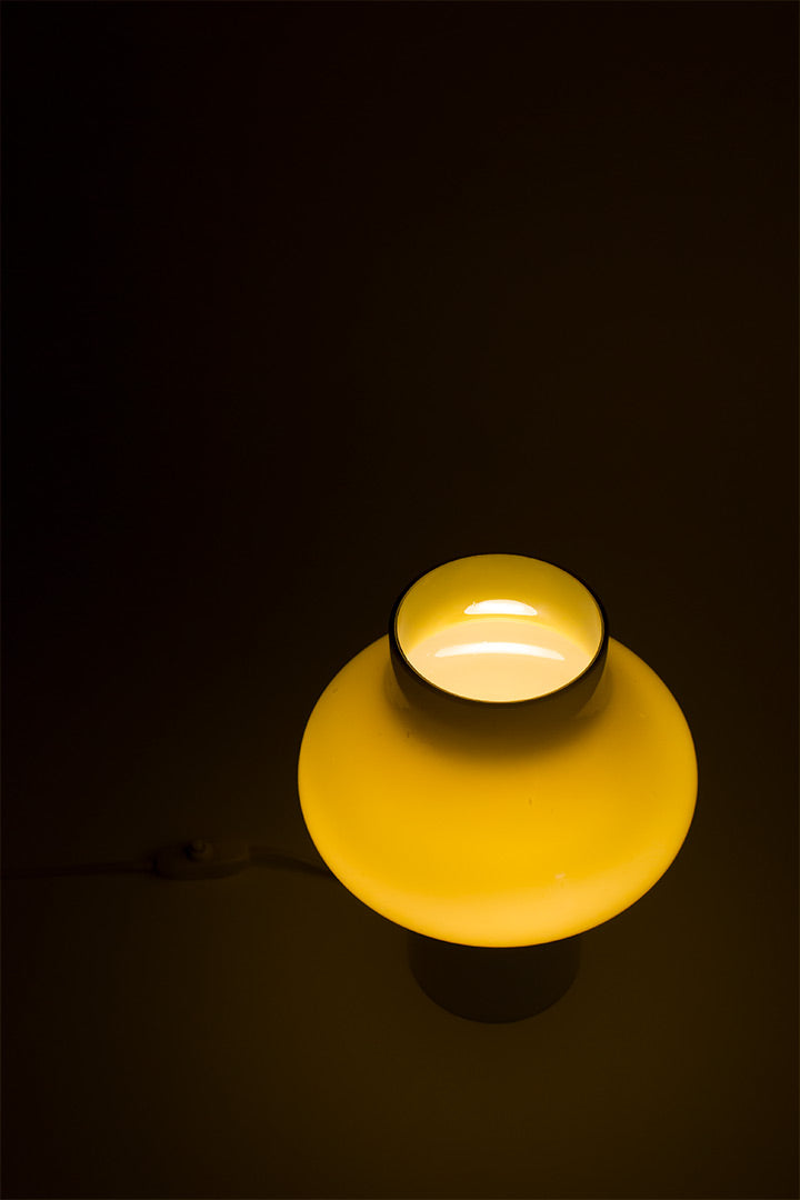 Mosterdgele tafellamp van glas vintage