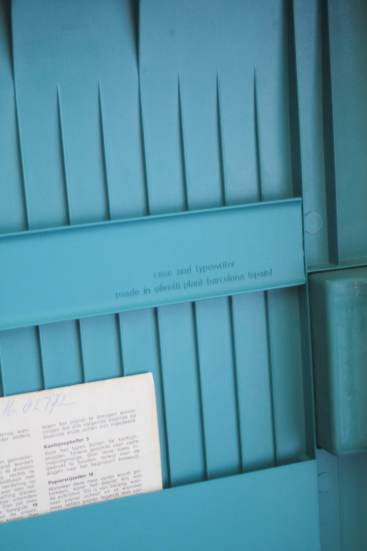 Olivetti Studio 45 turquoise typemachine