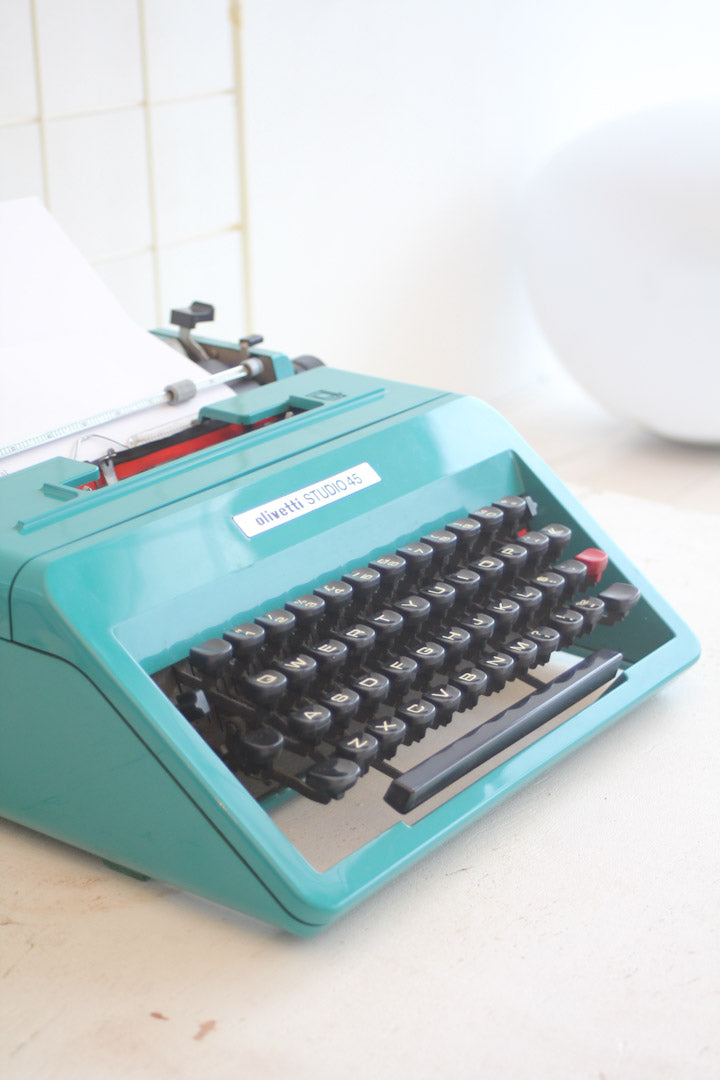 Olivetti Studio 45 turquoise typemachine