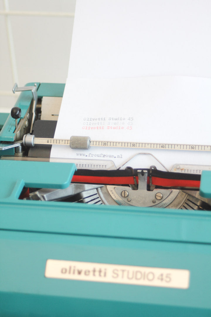 Olivetti Studio 45 turquoise typemachine