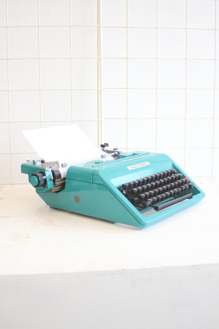Olivetti Studio 45 turquoise typemachine
