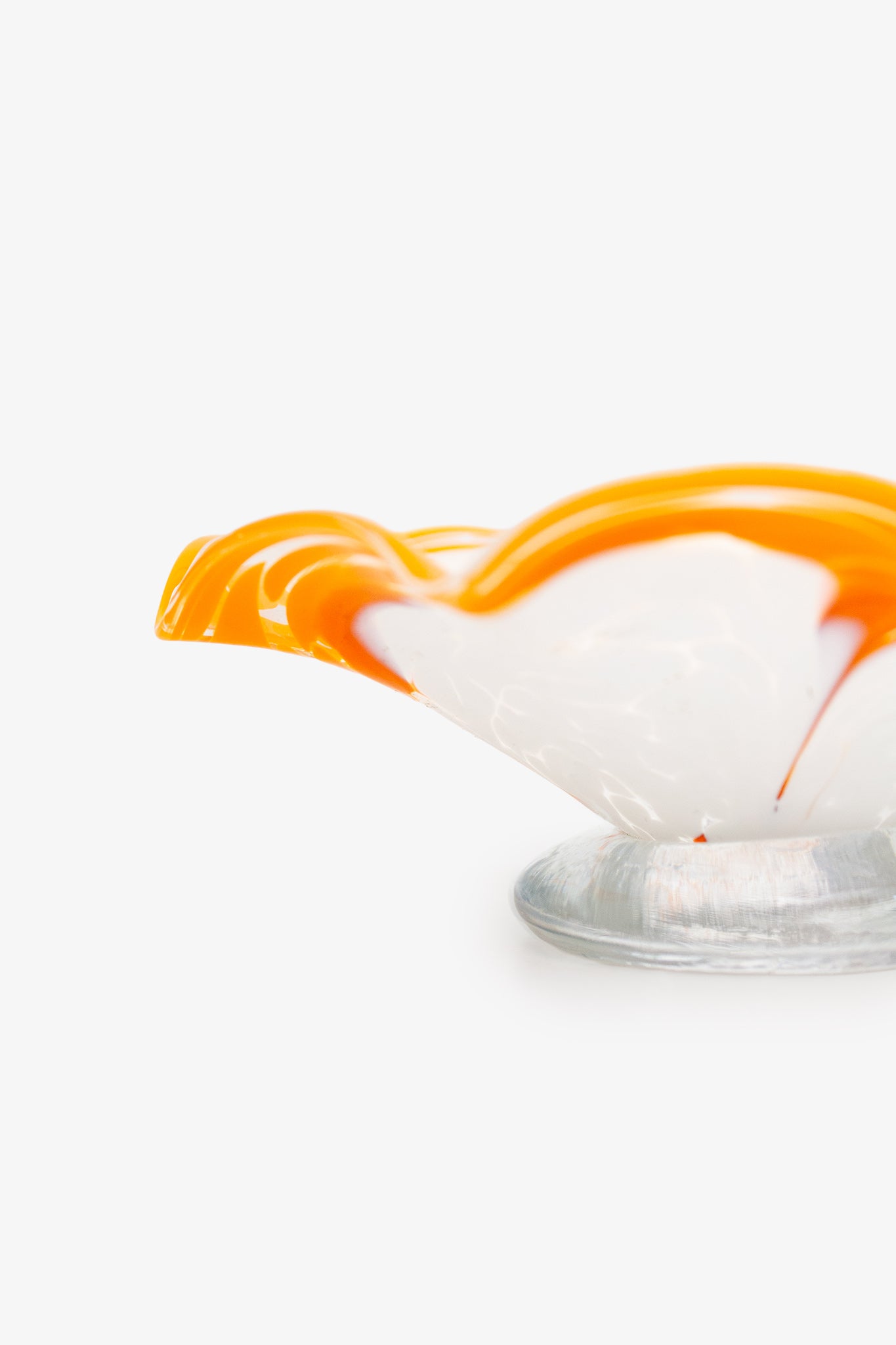 Vintage gegolfd wit oranje Murano glas Millefiori schaaltje