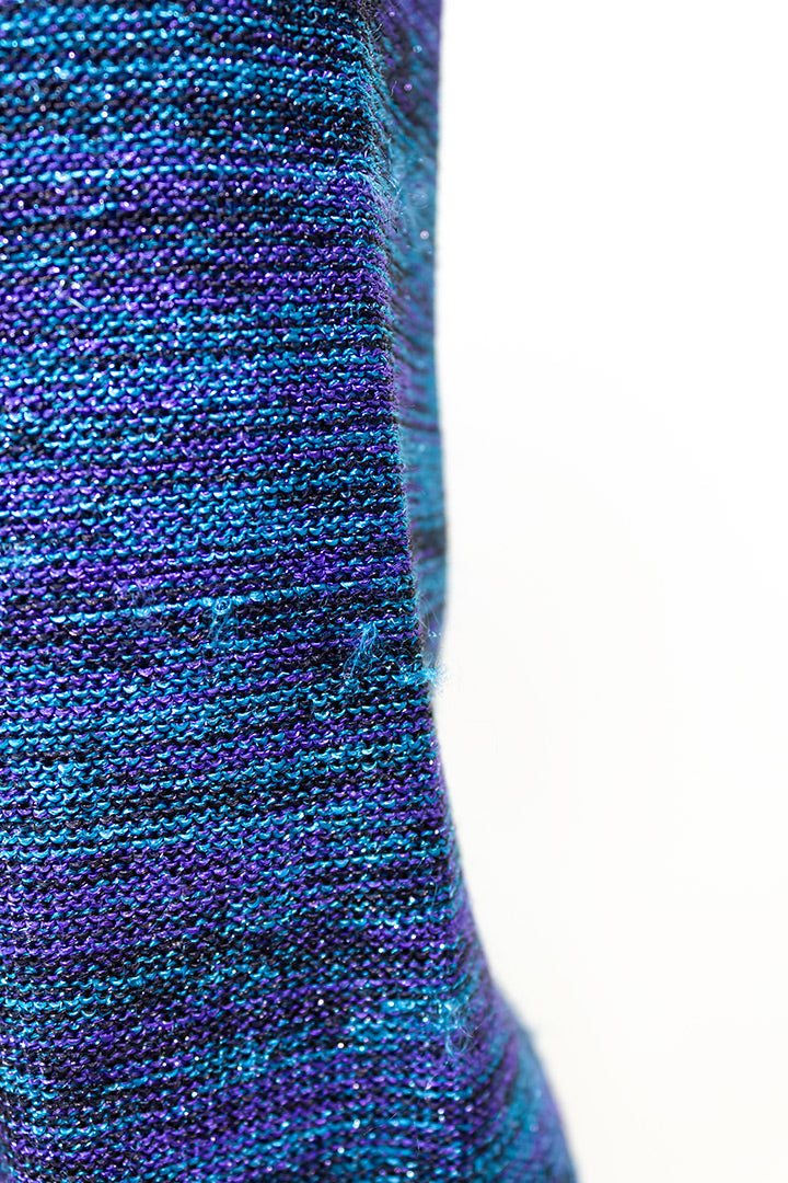 Oversized trui gebreid in verschillende blauw- en paarstinten