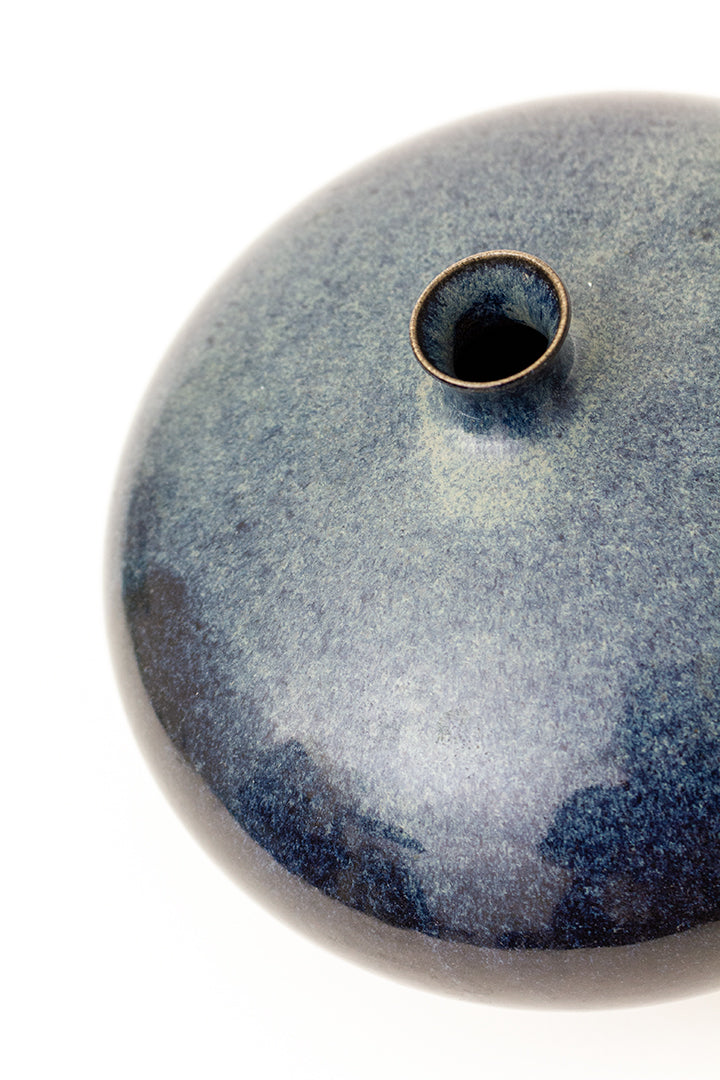Platte ronde vintage vaas blauw